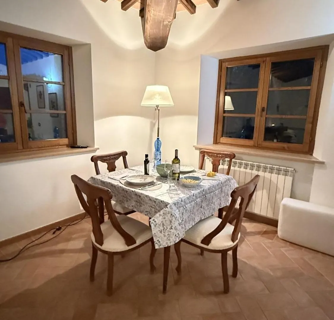 La Villa Bella Vista كاستيلموتْسْيو بيت للعطل